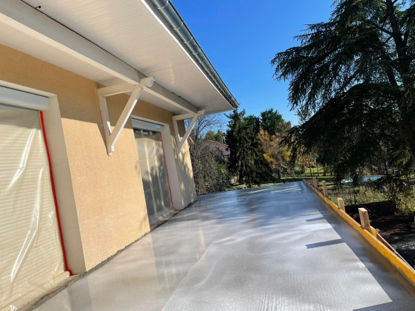 Terrasse en béton à Roanne